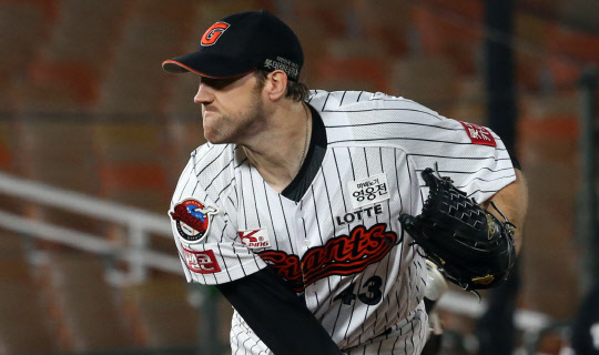 '린동원'이라는 애칭과 함께 2년간 롯데의 에이스 역할을 해준 조쉬 린드블럼이 결국 롯데와의 재계약을 포기했다. 사진=연합뉴스